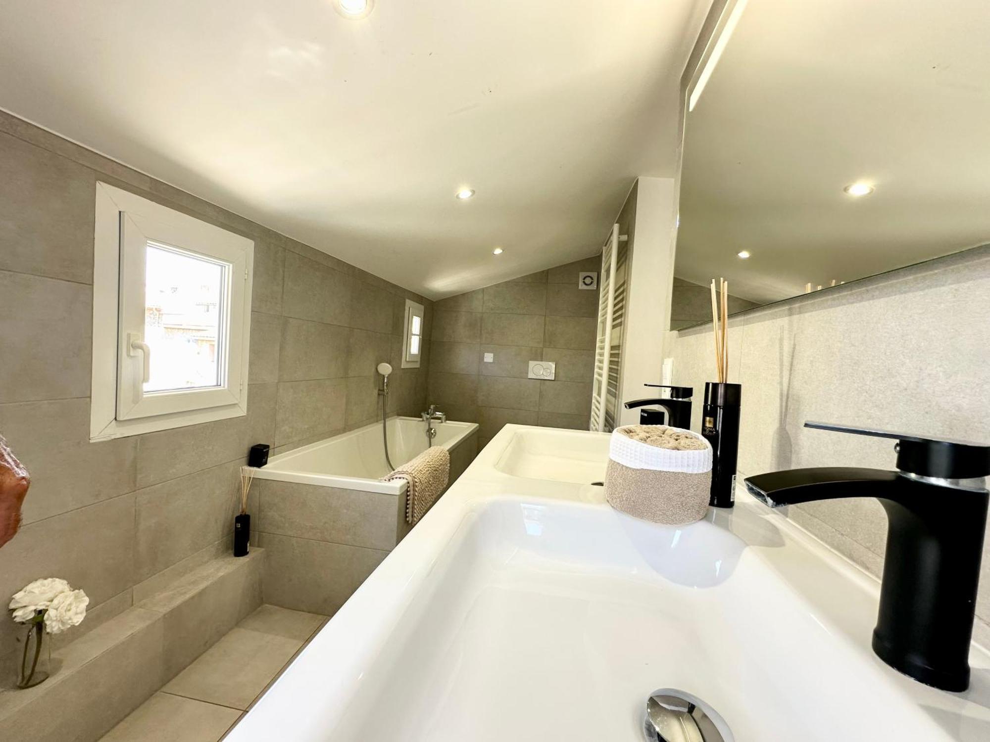 Gorgeous Brand New 2 Bedrooms Apartment